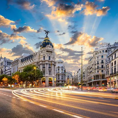 Los Austrias Apartamentos Madrid Exterior photo